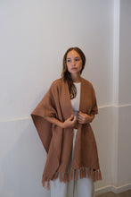 Cargar imagen en el visor de la galería, Ruana Yiyi