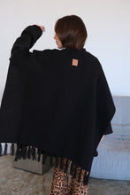 Cargar imagen en el visor de la galería, Ruana Yiyi