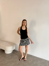 Cargar imagen en el visor de la galería, Musculosa Yula