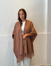 Cargar imagen en el visor de la galería, Ruana Yiyi