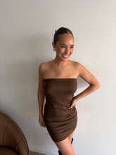 Cargar imagen en el visor de la galería, Remeron Saetia + Vestido Strapless