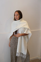 Cargar imagen en el visor de la galería, Ruana Yiyi