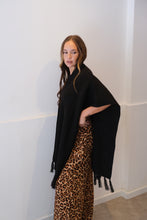 Cargar imagen en el visor de la galería, Ruana Yiyi