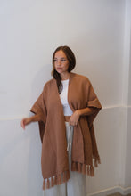 Cargar imagen en el visor de la galería, Ruana Yiyi