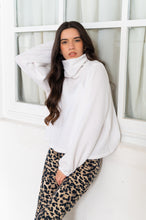 Cargar imagen en el visor de la galería, Poleron Yuko