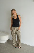 Cargar imagen en el visor de la galería, Musculosa Yula