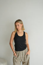 Cargar imagen en el visor de la galería, Musculosa Yula