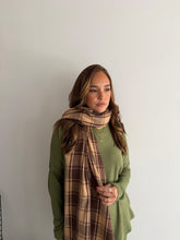 Cargar imagen en el visor de la galería, Bufandon Branto
