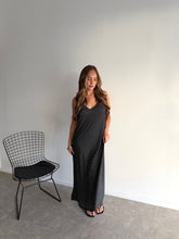 Cargar imagen en el visor de la galería, Vestido Omeir
