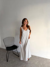 Cargar imagen en el visor de la galería, Vestido Omeir

